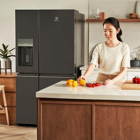 Electrolux 680 L Frost Free Side by Side Refrigerator, Glossy Dark Grey Stainless Steel, EQE6879A-B NIN-16