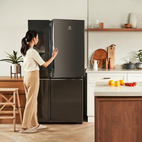 Electrolux 680 L Frost Free Side by Side Refrigerator, Glossy Dark Grey Stainless Steel, EQE6879A-B NIN-17